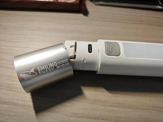 🥈1分钱的手电筒我劝你别拆电池有惊喜