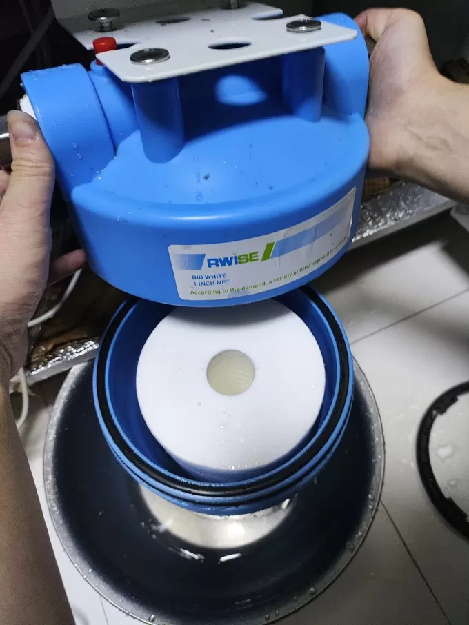 🥈三个半月就脏成这样净水器前强烈建议加装这种大蓝瓶