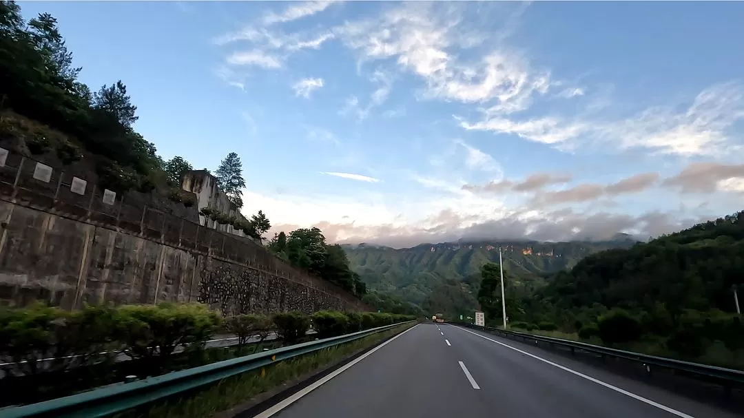 旅游推荐离职之后，我骑着烂摩托从北京到西藏、新疆……✨(1)