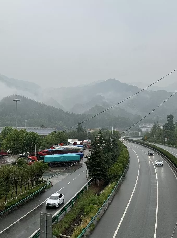 旅游推荐离职之后，我骑着烂摩托从北京到西藏、新疆……✨(1)