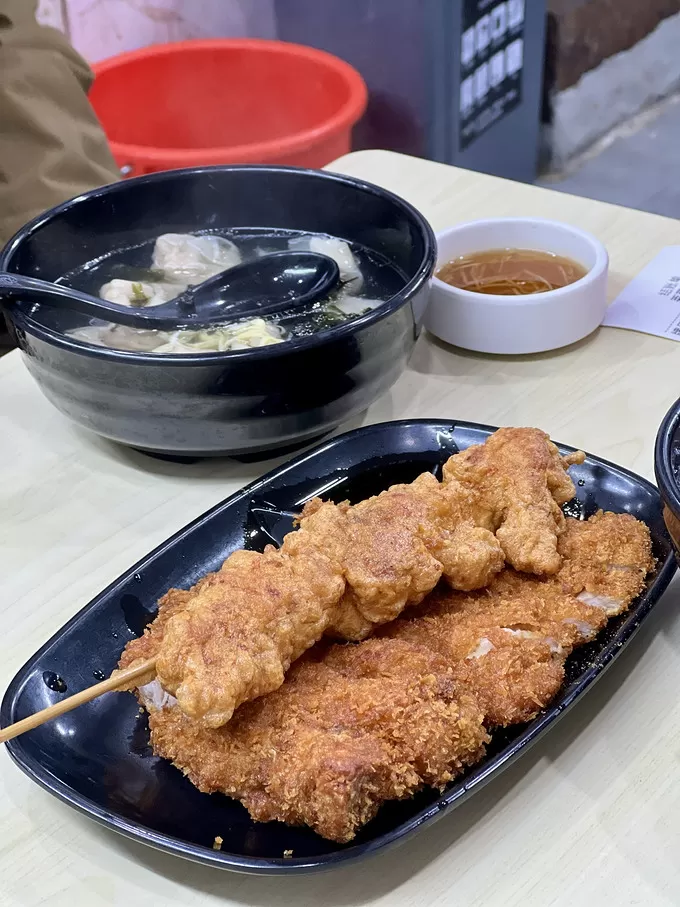 💢就想问问外国人他们咋知道的莱莱小笼？