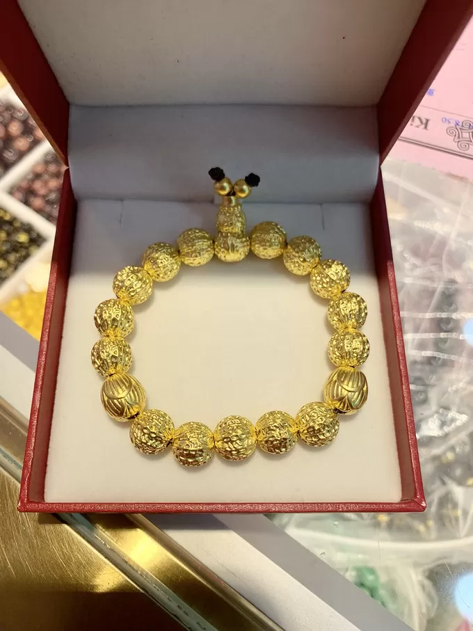 🉑周大福黄金手镯手链脚链怎么样?