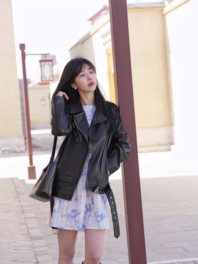 🥈早春甜酷girl拿捏！皮衣和碎花裙适配度简直满分！