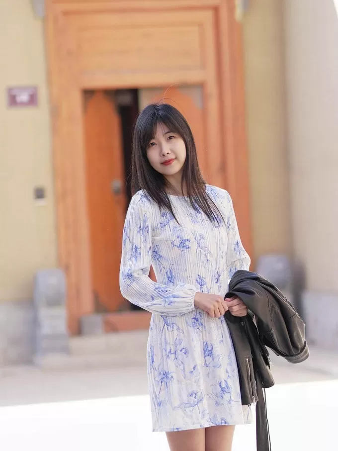 🥈早春甜酷girl拿捏！皮衣和碎花裙适配度简直满分！