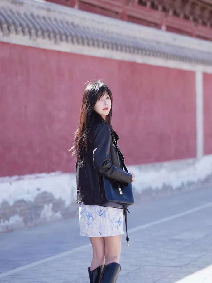 🥈早春甜酷girl拿捏！皮衣和碎花裙适配度简直满分！