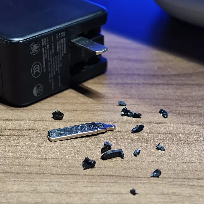 💥老哥们说得对这种充电头还是要慎用