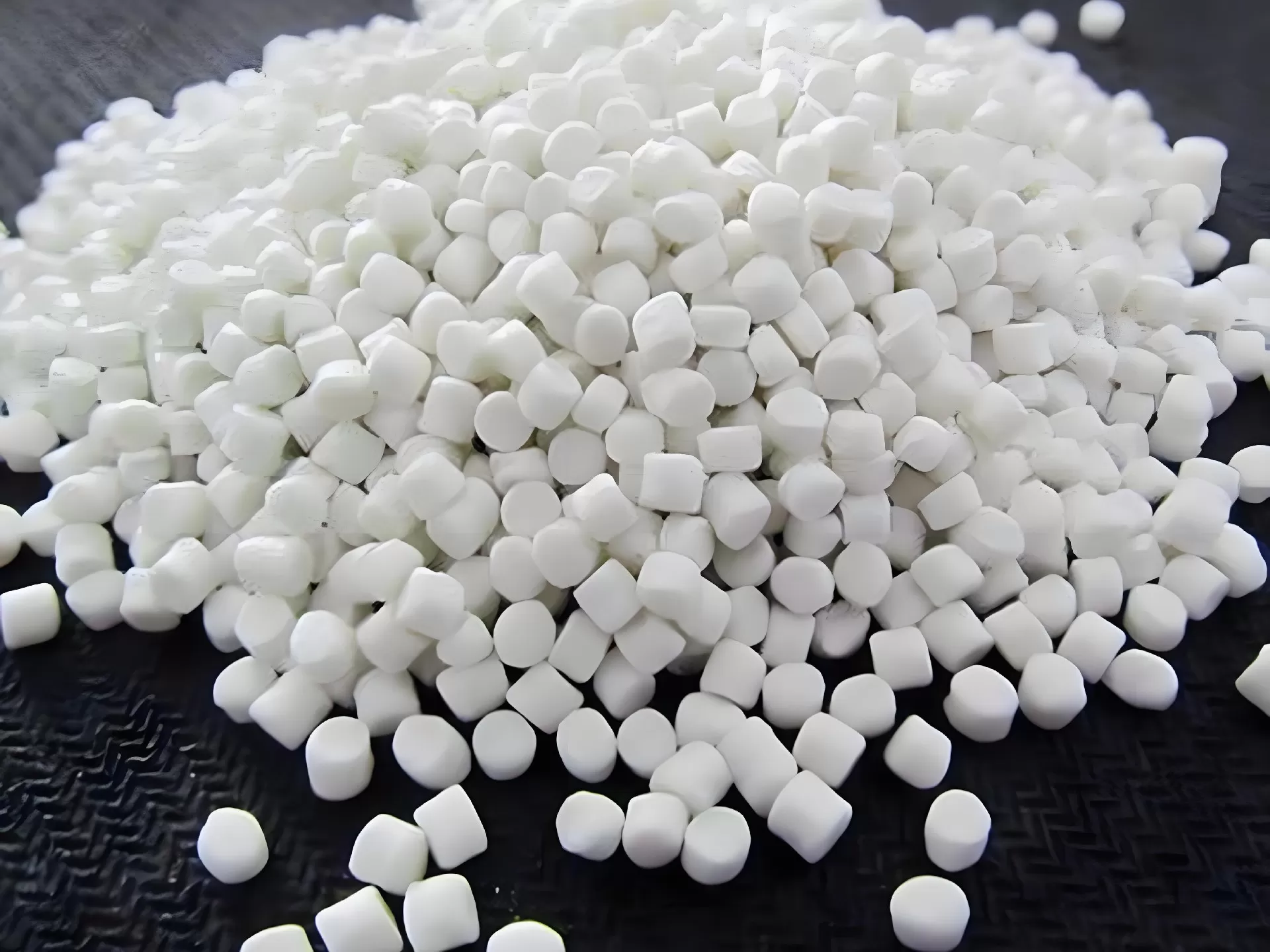 深入探讨磷酸锆在各类树脂塑料母粒中的应用解决方案