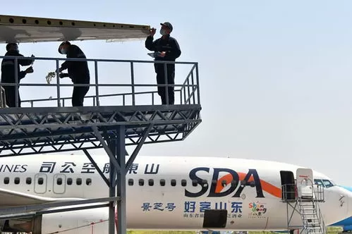 现代航空客机如果把它像火箭一样竖起来并开足马力,客机还能飞离地面吗?