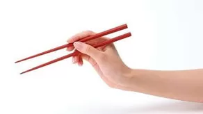 专家称木筷易生细菌，建议 3-6 个月更换，木筷上的细菌会对身体造成哪些危害？换成别的材质会更好吗？