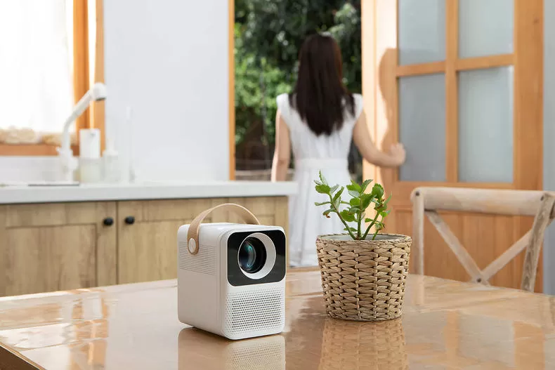 💗窝窝头V1投影仪智能语音高清投影机评测窝窝头投影仪怎么样?