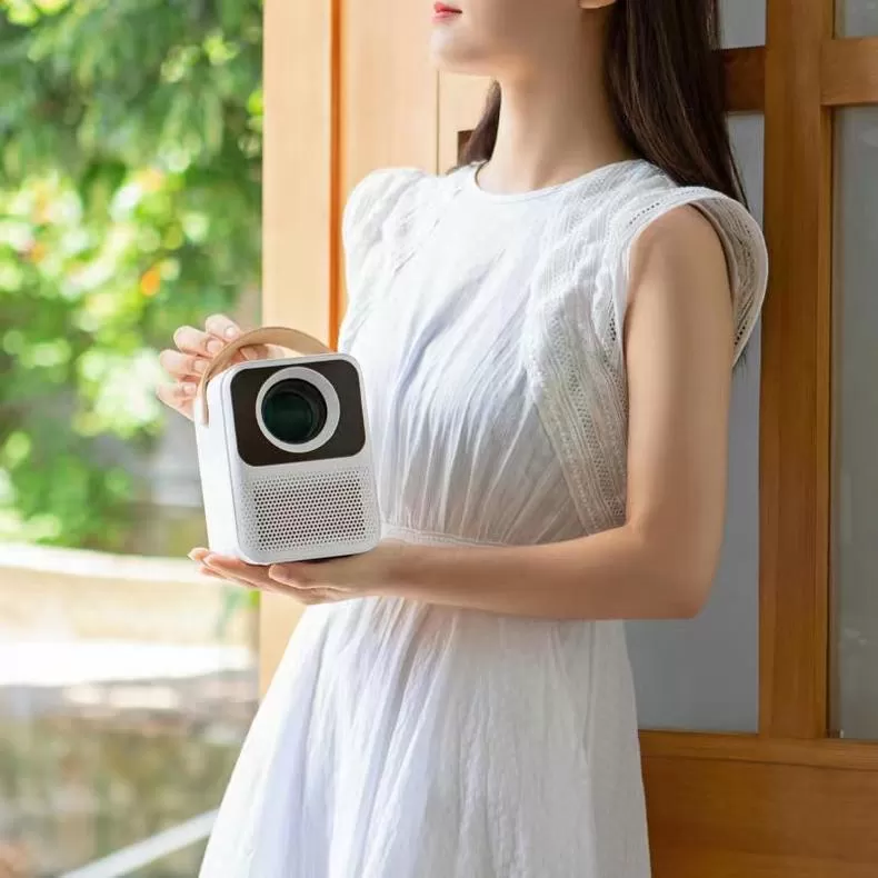 💗窝窝头V1投影仪智能语音高清投影机评测窝窝头投影仪怎么样?