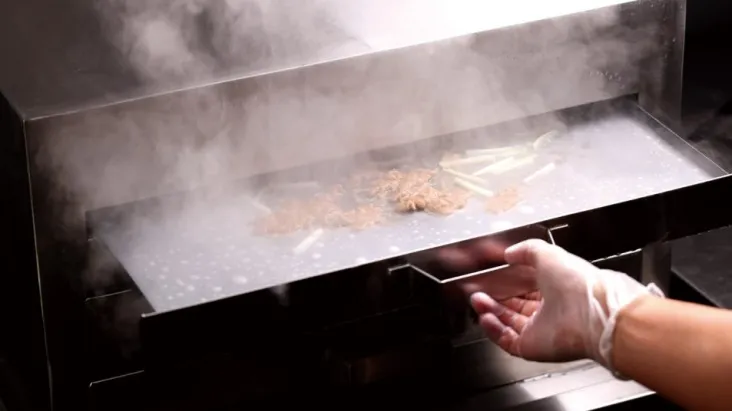 一碟肠粉的三十年:同庆里如何用“死磕工艺”守住西关味?