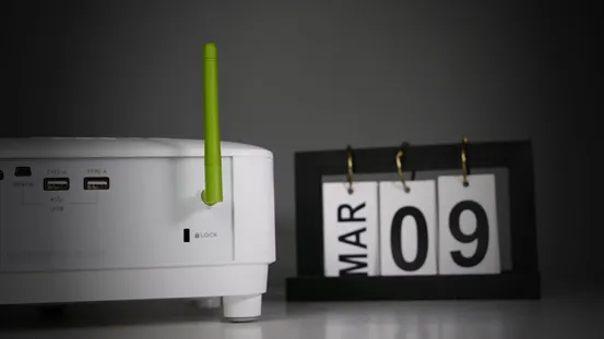 📢明基E520投影仪智能高亮投影机评测明基投影仪怎么样?