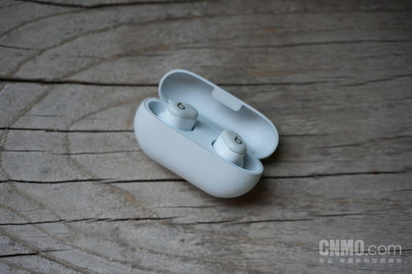 真无线耳机能多轻巧？Beats Solo Buds的答案是“半个鸡蛋”
