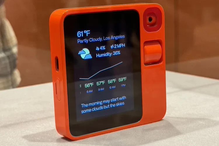 口袋AI设备Rabbit R1 3月底向首批美国买家发货：无需配对手机，堪称万能应用控制器