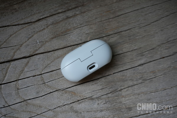 真无线耳机能多轻巧？Beats Solo Buds的答案是“半个鸡蛋”